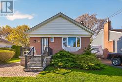 9 MARTINDALE ROAD Toronto, ON M1M 2B6