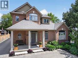 116 LIVINGSTON Avenue Grimsby, ON L3M 1L6