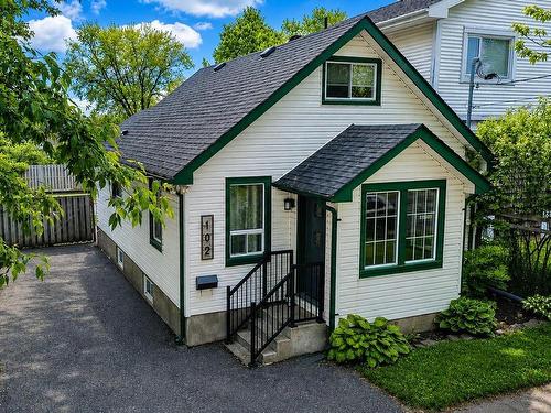 102 Kenogami Avenue S  Thunder Bay, ON P7B 4R7