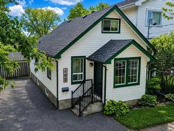 102 Kenogami Avenue S Thunder Bay, ON P7B 4R7