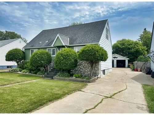 242 Empire Ave  Thunder Bay, ON P7E 4R5