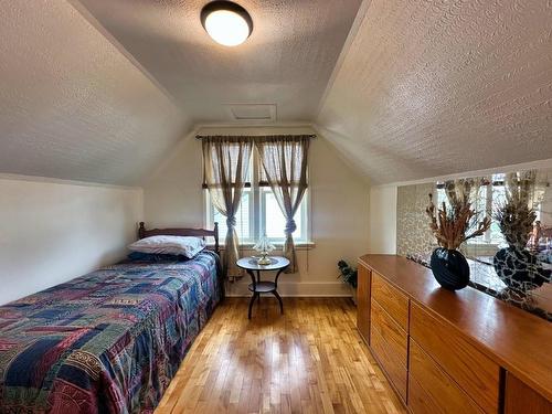 242 Empire Ave, Thunder Bay, ON 
