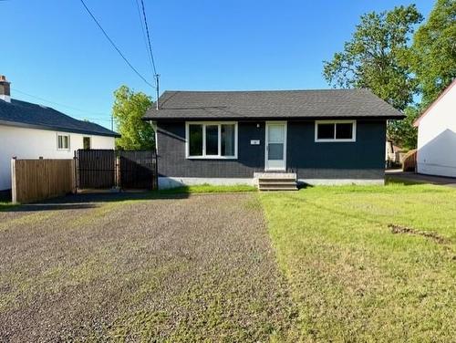 17 Velva Avenue  Thunder Bay, ON P7A 6N4