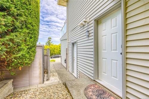 6381 Icarus Dr, Nanaimo, BC 