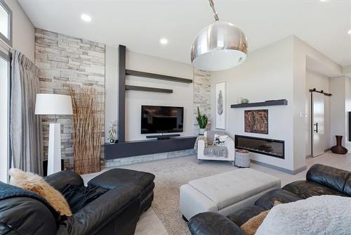 90 Taylor Farm Rd, Headingley, MB 