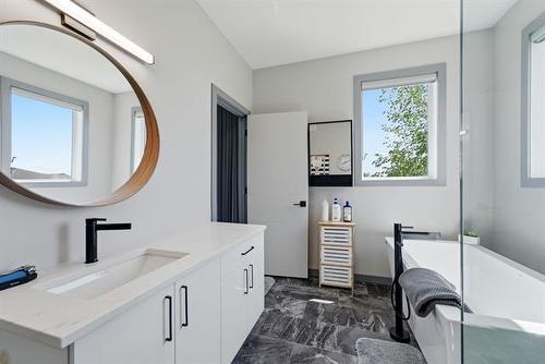 90 Taylor Farm Rd, Headingley, MB 