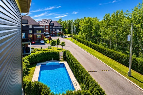 Piscine - 404-315 Rue Ste-Catherine, Saint-Constant, QC 