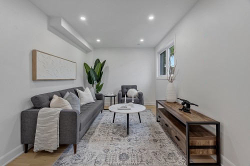 Salle familiale - 157 Av. Douglas-Shand, Pointe-Claire, QC 