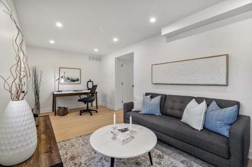 Salle familiale - 157 Av. Douglas-Shand, Pointe-Claire, QC 