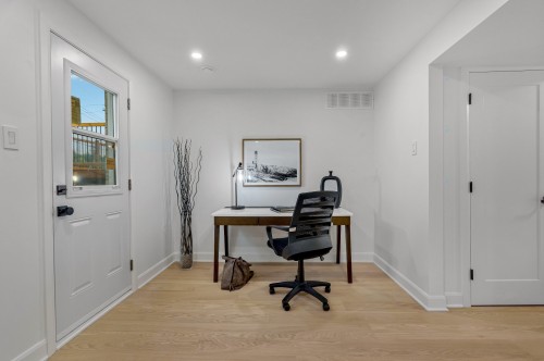 Salle familiale - 157 Av. Douglas-Shand, Pointe-Claire, QC 