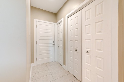 Vue d'ensemble - 102-56 Rue St-Pierre, Saint-Constant, QC - Indoor Photo Showing Other Room