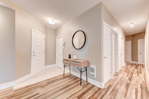 Hall d'entrée/Vestibule - 102-56 Rue St-Pierre, Saint-Constant, QC - Indoor Photo Showing Other Room