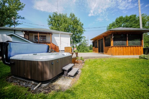 Cour - 495 Ch. De La Rive-Sud, Farnham, QC 