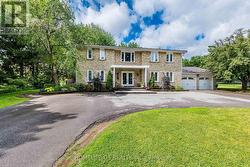 17 CRESCENT HILLS DRIVE S  Brampton, ON L6S 2P4