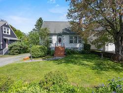 10 Parkdale Avenue  Timberlea, NS B3T 1B9