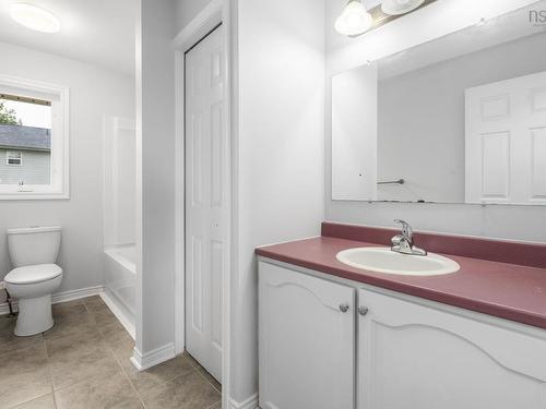 186 Avenue Du Portage, Dartmouth, NS 