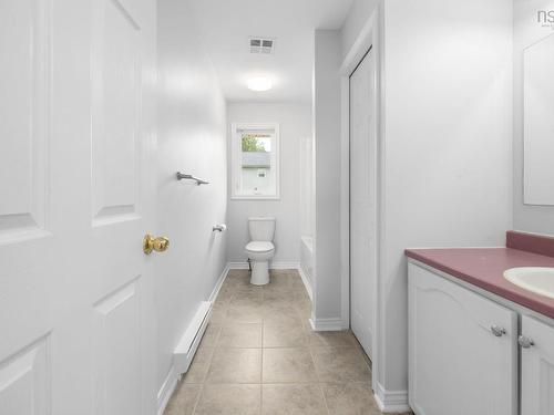 186 Avenue Du Portage, Dartmouth, NS 