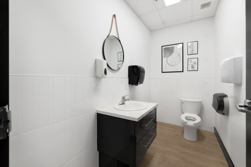 Bathroom - E-2490 Rue Alfred-Nobel, Drummondville, QC 