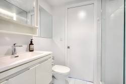 Salle de bains attenante à la CCP - 