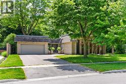 166 CASTLE Crescent Oakville, ON L6J 5H3