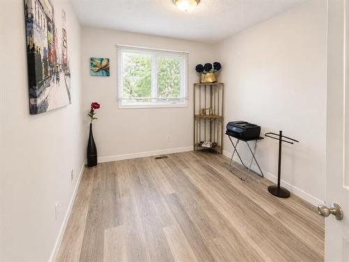 A-1240 Molson St, Winnipeg, MB 