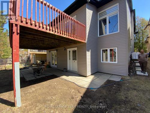 B - 32 HACKETT STREET , Ottawa, Ontario K1V 0P7 4