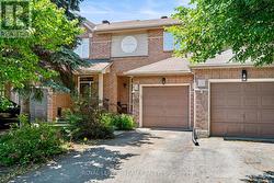 193 THORNBURY CRESCENT  Ottawa, ON K2G 6C2