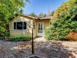 10040 Wisteria Pl Sidney, BC V8L 4E7