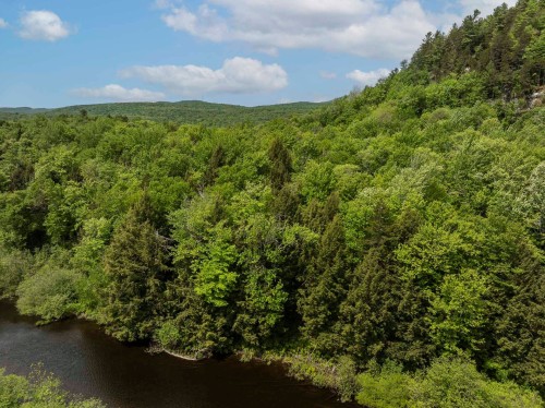 Accès au plan d'eau - Ch. Riley, Saint-Étienne-De-Bolton, QC 