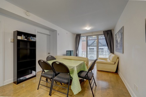 Salon - 304-1181 Rue Bishop, Montréal (Ville-Marie), QC 