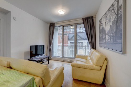 Salon - 304-1181 Rue Bishop, Montréal (Ville-Marie), QC 