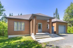 4 Rue du Repos  Sainte-Marguerite-Du-Lac-Masson, QC J0T 1L0