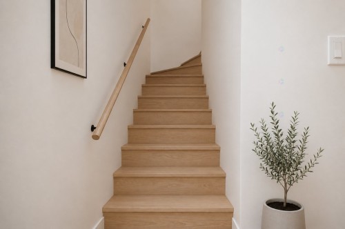 Staircase - 303-6728 Boul. St-Laurent, Montréal (Rosemont/La Petite-Patrie), QC 
