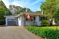 1213 Finlayson St Victoria, BC V8T 2T8
