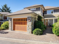 566 Caselton Pl Saanich, BC V8Z 7Y5