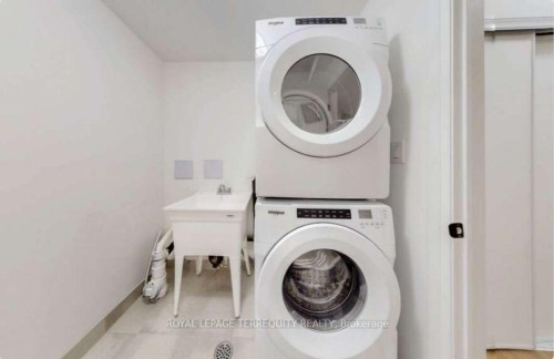 150 Alton Crescent, Vaughan, ON - Indoor Photo Showing Laundry Room