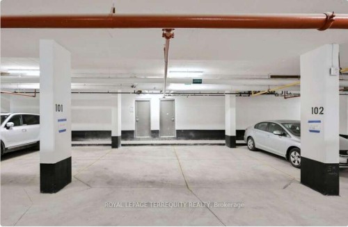150 Alton Crescent, Vaughan, ON - Indoor Photo Showing Garage