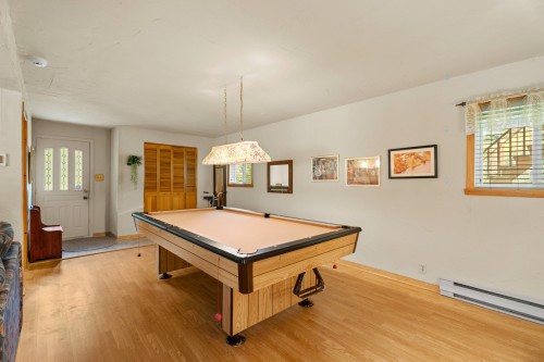 Salle familiale - 905 Ch. De Courchevel, Saint-Adolphe-D'Howard, QC 