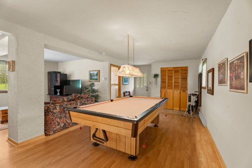 Salle familiale - 905 Ch. De Courchevel, Saint-Adolphe-D'Howard, QC 