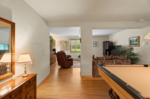 Salle familiale - 905 Ch. De Courchevel, Saint-Adolphe-D'Howard, QC 