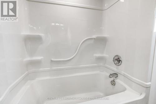 36 Hawks Gate, Central Elgin, ON - Indoor Photo Showing Bathroom
