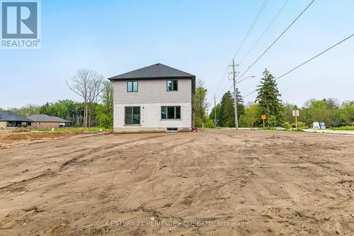 36 Hawks Gate, Central Elgin, ON - Outdoor