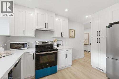 173 West 19Th Street, Hamilton, ON - Indoor Photo Showing Kitchen