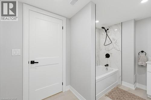 173 West 19Th Street, Hamilton, ON - Indoor Photo Showing Bathroom