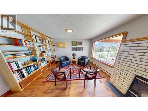 1725 6Th Ave Avenue, Invermere, BC - Indoor Photo Showing Living Room With Fireplace