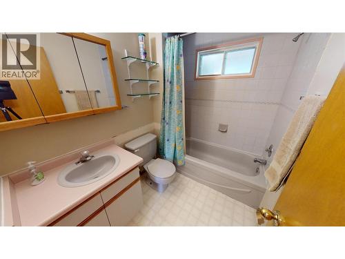 1725 6Th Ave Avenue, Invermere, BC - Indoor Photo Showing Bathroom
