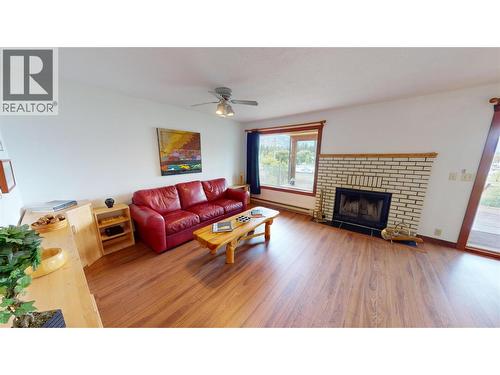 1725 6Th Ave Avenue, Invermere, BC - Indoor Photo Showing Living Room With Fireplace