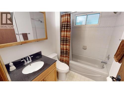 1725 6Th Ave Avenue, Invermere, BC - Indoor Photo Showing Bathroom