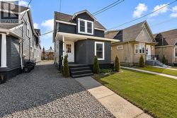 30 DIVISION STREET St. Catharines (E. Chester), ON L2R 3G2