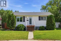23 Nicholson PLACE  Saskatoon, SK S7L 5G7